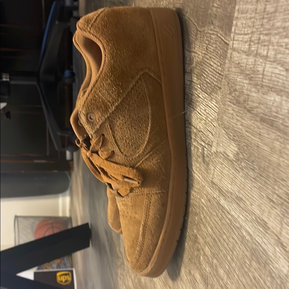 éS accel slim Brown Suede